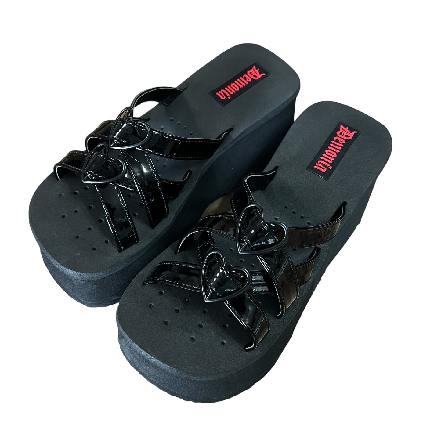 【DEMONIA】ハートバックルエナメルストラップ厚底サンダル-US7(23.5-24cm)