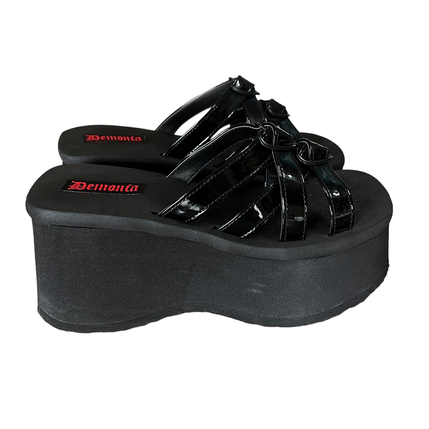 【DEMONIA】ハートバックルエナメルストラップ厚底サンダル-US7(23.5-24cm)