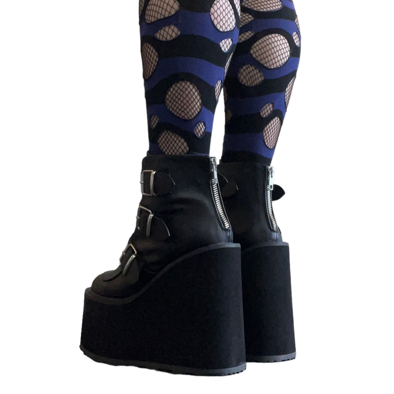 【DEMONIA】3段メタルバックル厚底アンクルブーツ-US7(23.5-24cm)