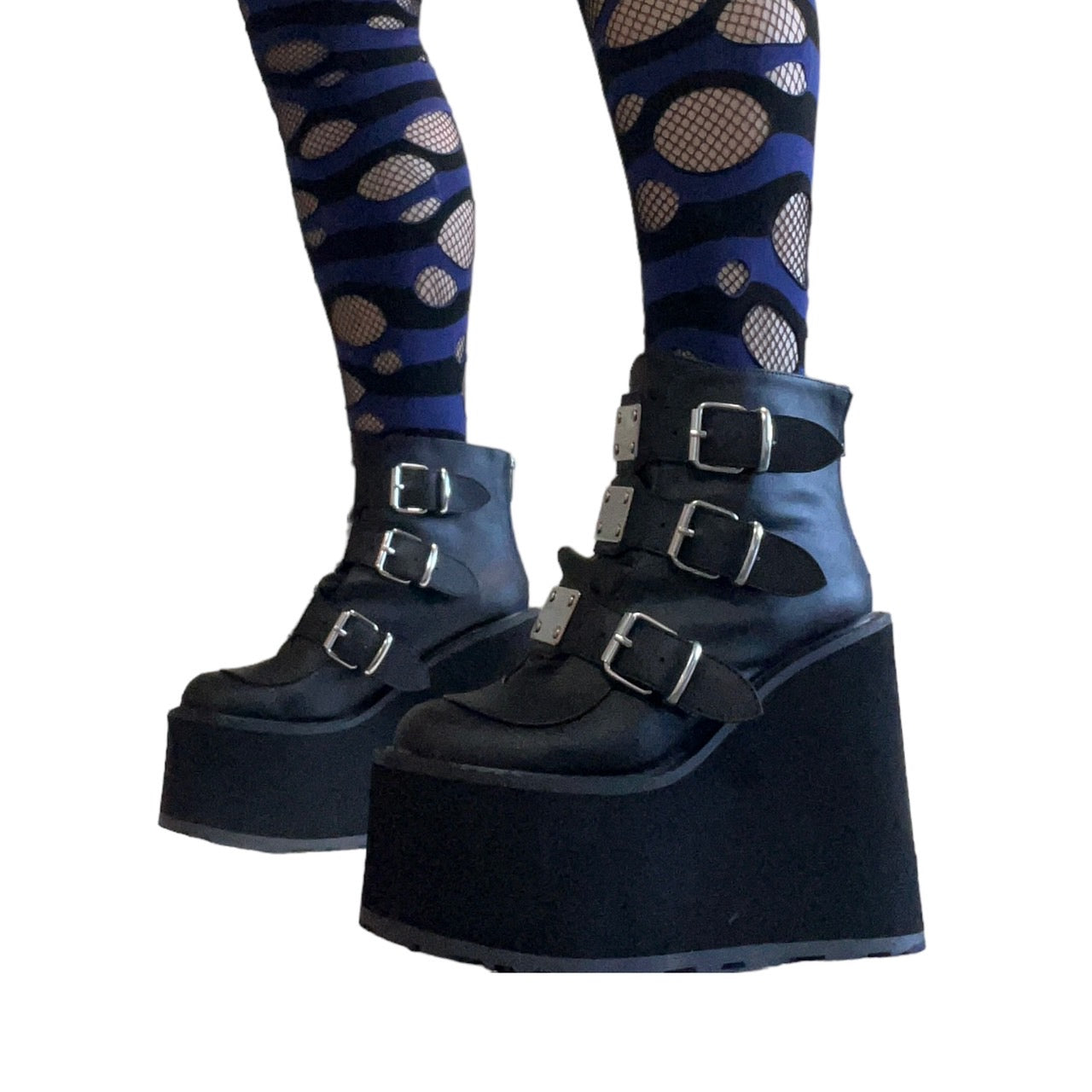 【DEMONIA】3段メタルバックル厚底アンクルブーツ-US7(23.5-24cm)