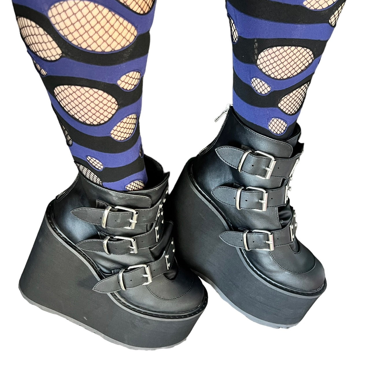 【DEMONIA】3段メタルバックル厚底アンクルブーツ-US7(23.5-24cm)