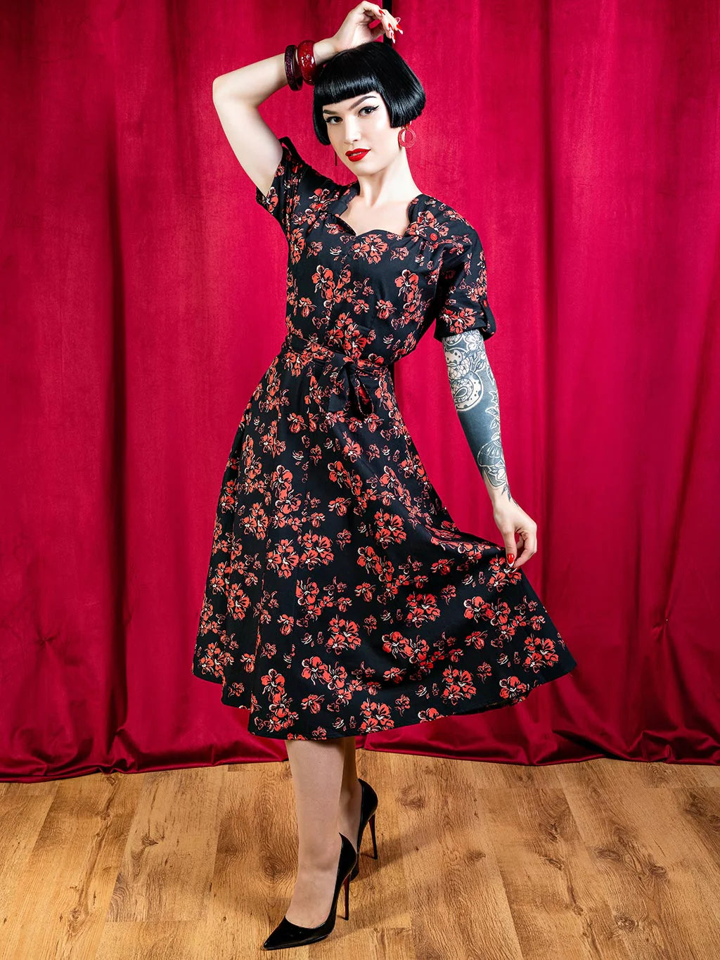 【WHAT KATIE DID】1940s ブラック+レッド・フローラルドレス【取寄】
