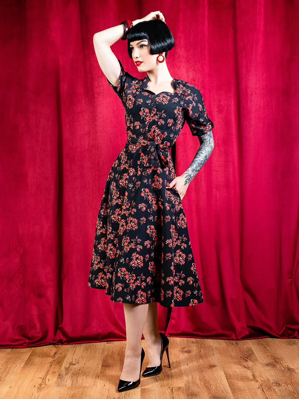 【WHAT KATIE DID】1940s ブラック+レッド・フローラルドレス【取寄】