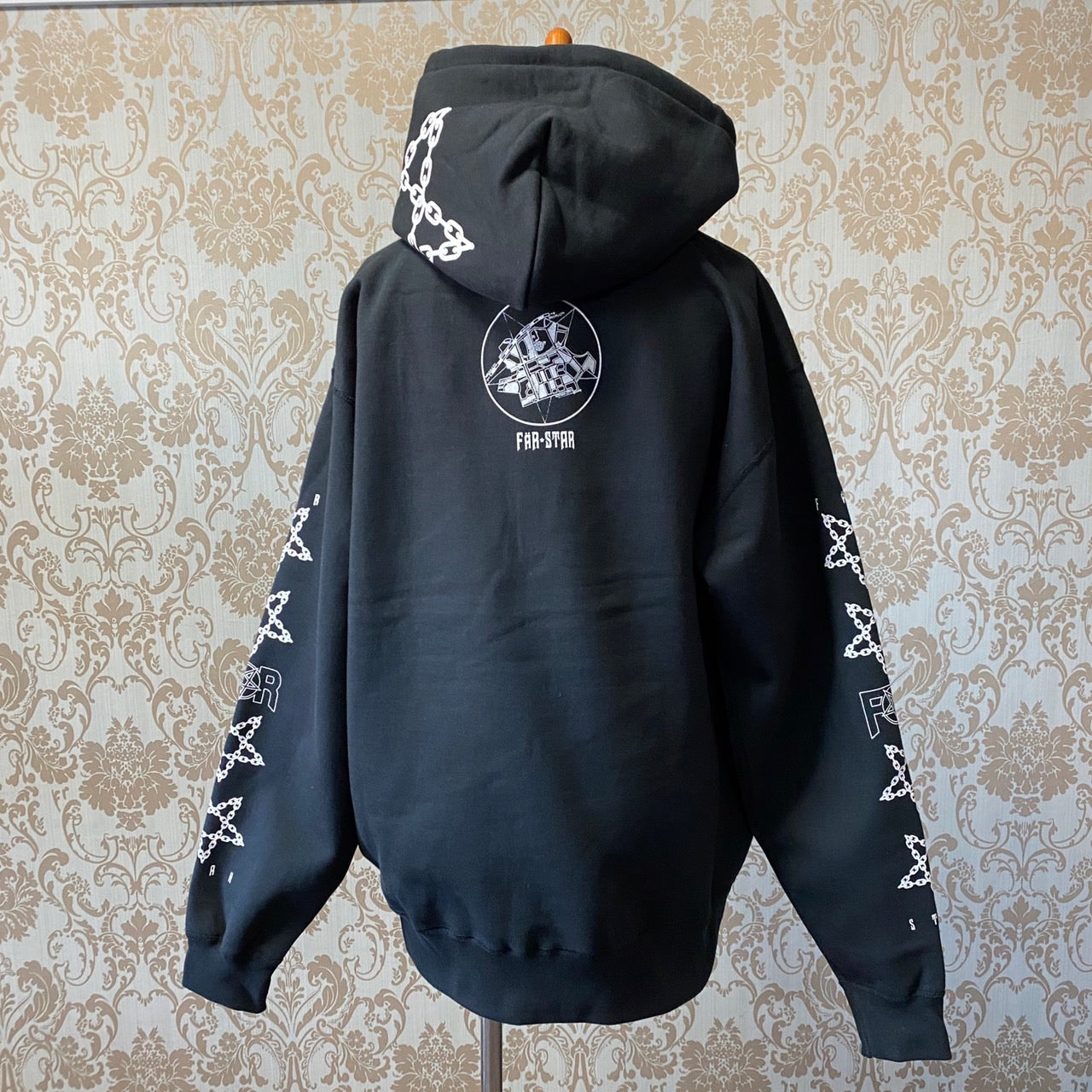 BIG silhouette hoodie (surprise house)