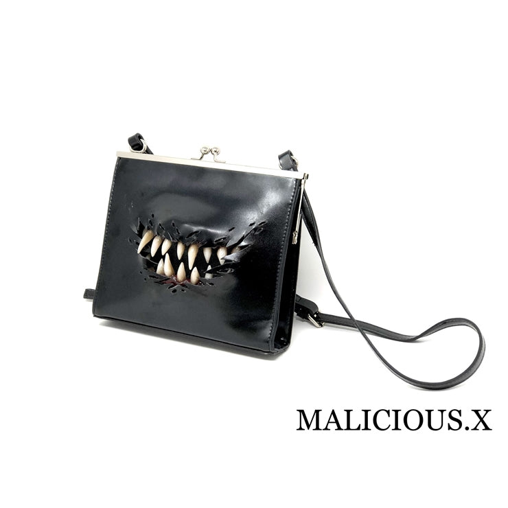 CREATURE SQUARE METAL CLASP SHOULDER BAG