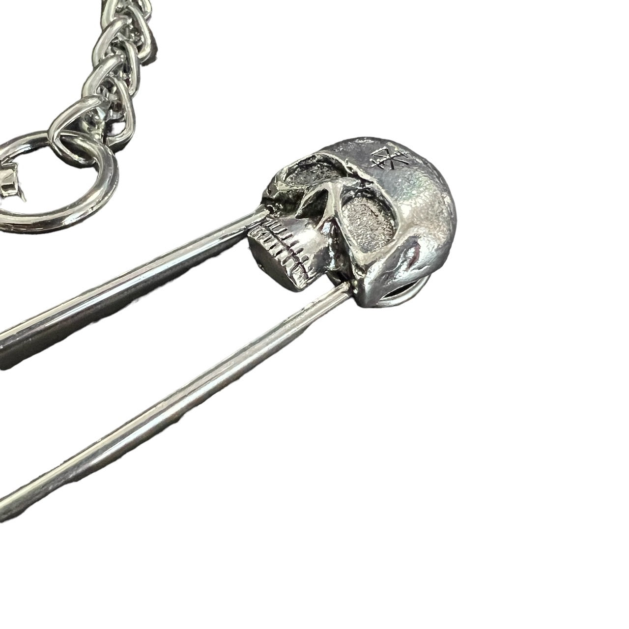 SKULL PIN CHAIN